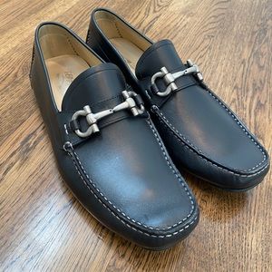 Ferragamo Men’s Driving loafers. Size 9. Classic black leather w Gancini bit.